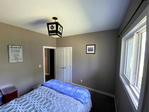 445003 Range Road 11 Range, Rural Ponoka County, AB - Indoor Photo Showing Bedroom