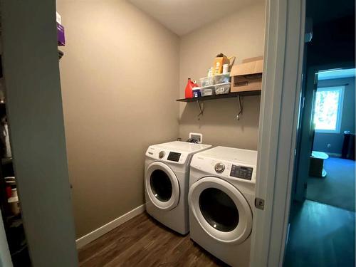 445003 Range Road 11 Range, Rural Ponoka County, AB - Indoor Photo Showing Laundry Room