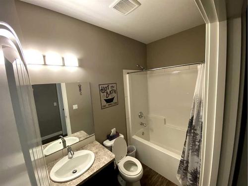 445003 Range Road 11 Range, Rural Ponoka County, AB - Indoor Photo Showing Bathroom