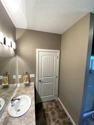 445003 Range Road 11 Range, Rural Ponoka County, AB - Indoor Photo Showing Bathroom