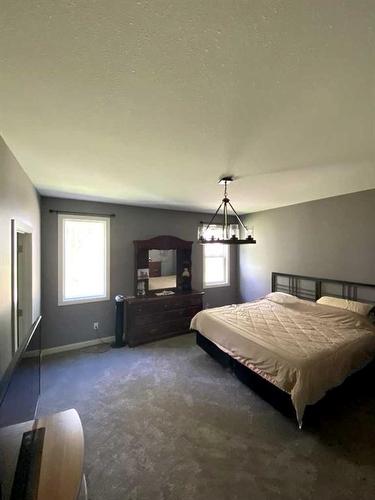 445003 Range Road 11 Range, Rural Ponoka County, AB - Indoor Photo Showing Bedroom