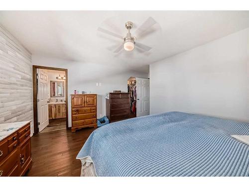 5 Laurel Close, Sylvan Lake, AB - Indoor Photo Showing Bedroom