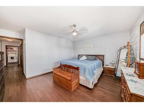 5 Laurel Close, Sylvan Lake, AB - Indoor Photo Showing Bedroom