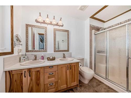 5 Laurel Close, Sylvan Lake, AB - Indoor Photo Showing Bathroom