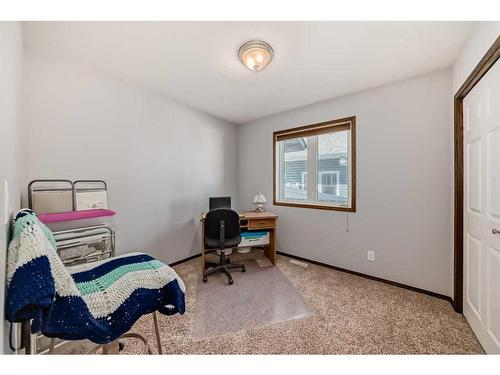 5 Laurel Close, Sylvan Lake, AB - Indoor Photo Showing Bedroom