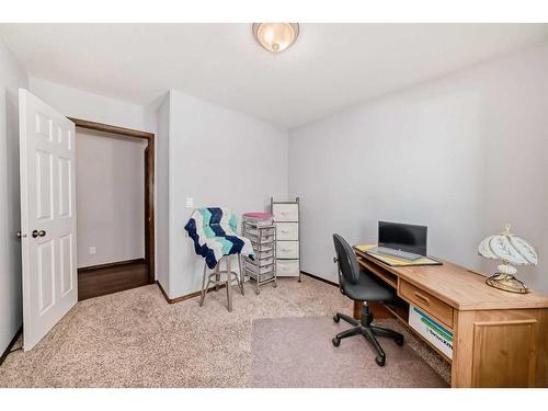 5 Laurel Close, Sylvan Lake, AB - Indoor Photo Showing Other Room