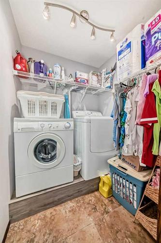 5 Laurel Close, Sylvan Lake, AB - Indoor Photo Showing Laundry Room