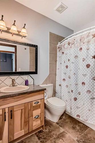 5 Laurel Close, Sylvan Lake, AB - Indoor Photo Showing Bathroom