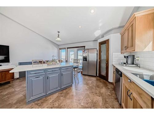 5 Laurel Close, Sylvan Lake, AB - Indoor Photo Showing Kitchen