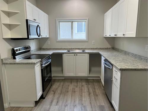 4706 54 Street, Camrose, AB - Indoor Photo Showing Kitchen