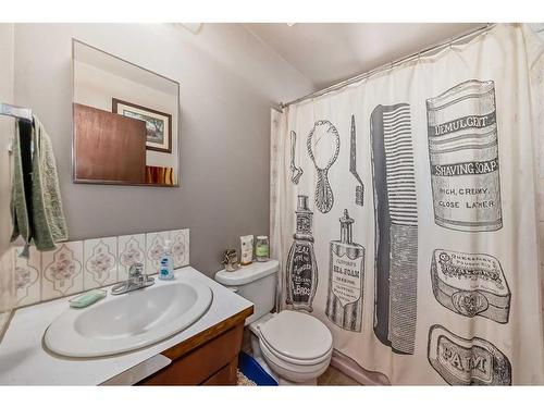 3952 52 Avenue, Red Deer, AB - Indoor Photo Showing Bathroom