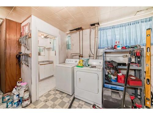 3952 52 Avenue, Red Deer, AB - Indoor Photo Showing Laundry Room