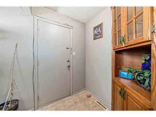 3952 52 Avenue, Red Deer, AB - Indoor Photo Showing Other Room