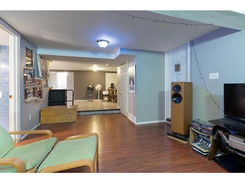 4617 48 Street, Camrose, AB - Indoor Photo Showing Living Room