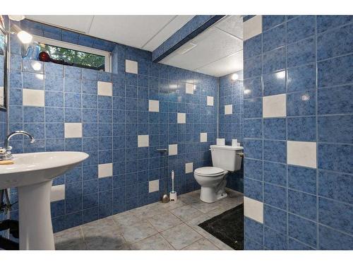 4617 48 Street, Camrose, AB - Indoor Photo Showing Bathroom