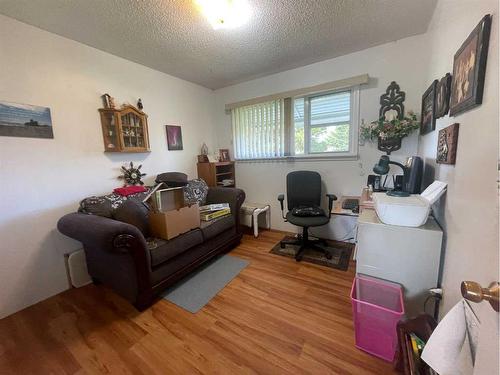 5025 46 Street, Daysland, AB - Indoor