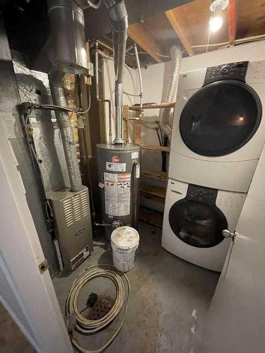 1092 Berkley Drive Nw, Calgary, AB - Indoor Photo Showing Laundry Room