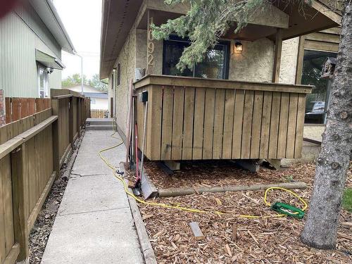 1092 Berkley Drive Nw, Calgary, AB - Outdoor With Exterior