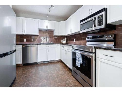 37 Dunlop Street, Red Deer, AB - Indoor Photo Showing Kitchen