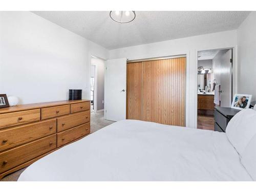 37 Dunlop Street, Red Deer, AB - Indoor Photo Showing Bedroom