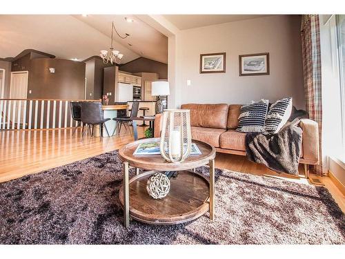 38365 Range Road 281, Rural Red Deer County, AB - Indoor Photo Showing Living Room