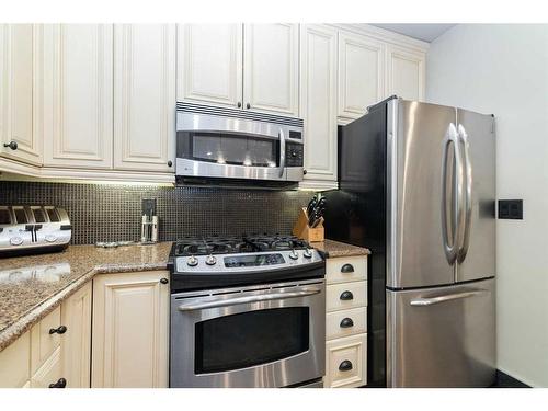 244 Canal Street, Rural Ponoka County, AB - Indoor Photo Showing Kitchen