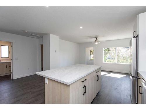 5040 56A Street, Lacombe, AB - Indoor Photo Showing Kitchen