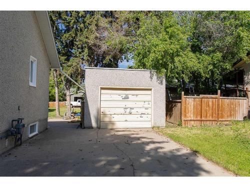 5040 56A Street, Lacombe, AB - Outdoor