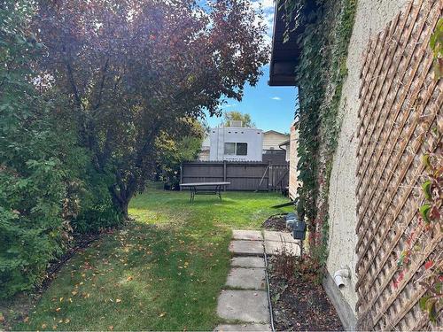 7 Cole Street, Red Deer, AB - Outdoor