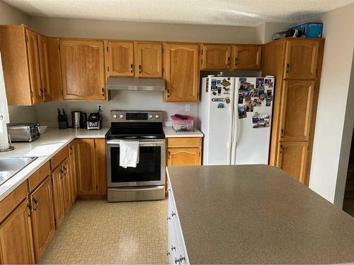 7 Cole Street, Red Deer, AB - Indoor Photo Showing Kitchen