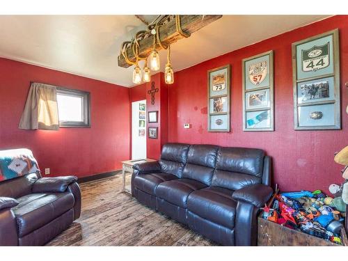 40370 Rr 19-0, Rural Stettler No. 6, County Of, AB - Indoor Photo Showing Living Room