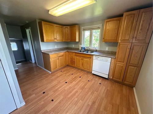 4801 52 Avenue, Rimbey, AB - Indoor Photo Showing Kitchen With Double Sink