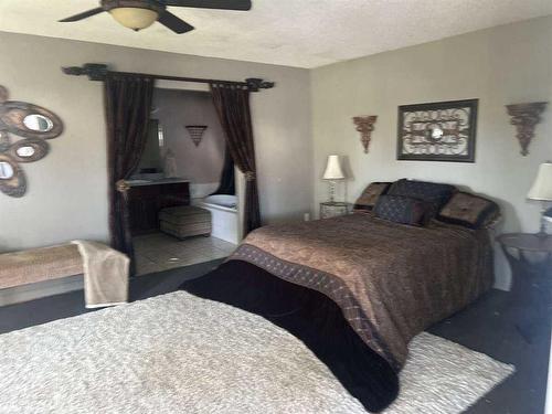 3823 51 Avenue Close, Ponoka, AB - Indoor Photo Showing Bedroom