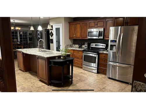 3823 51 Avenue Close, Ponoka, AB - Indoor Photo Showing Kitchen