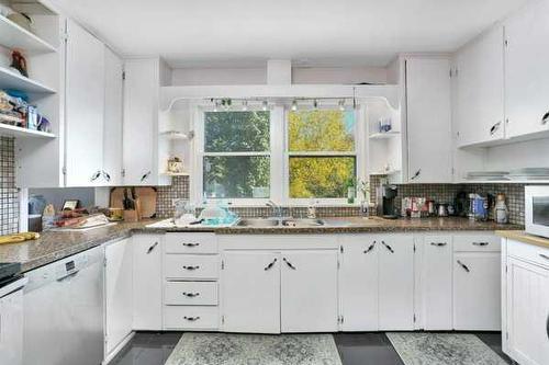 3515 45 Avenue, Red Deer, AB - Indoor Photo Showing Kitchen With Double Sink