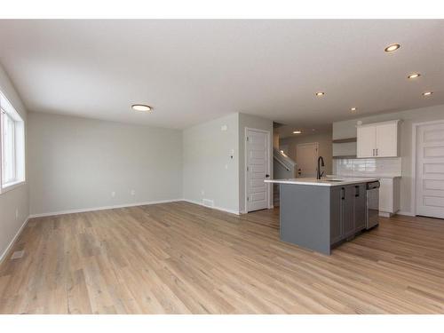 16 Trinity Street, Lacombe, AB - Indoor Photo Showing Kitchen