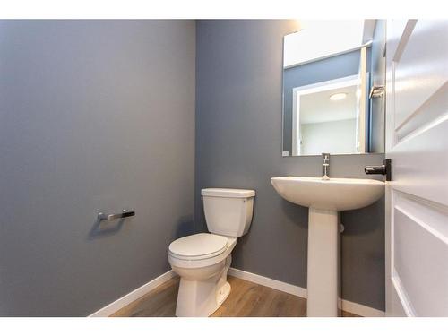 16 Trinity Street, Lacombe, AB - Indoor Photo Showing Bathroom