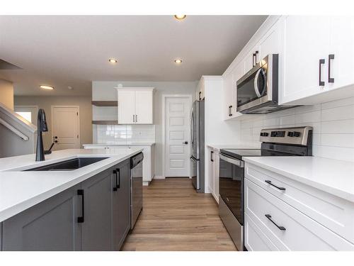 16 Trinity Street, Lacombe, AB - Indoor Photo Showing Kitchen With Upgraded Kitchen