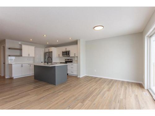 16 Trinity Street, Lacombe, AB - Indoor Photo Showing Kitchen