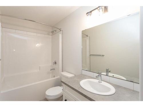 52 Trinity Street, Lacombe, AB - Indoor Photo Showing Bathroom