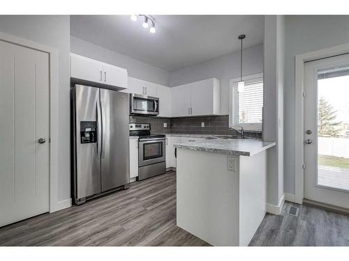 158 Hampton Close, Penhold, AB - Indoor Photo Showing Kitchen With Stainless Steel Kitchen