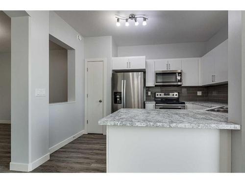 158 Hampton Close, Penhold, AB - Indoor Photo Showing Kitchen With Stainless Steel Kitchen With Upgraded Kitchen