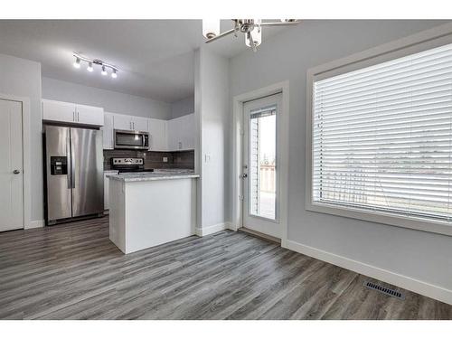 158 Hampton Close, Penhold, AB - Indoor Photo Showing Kitchen