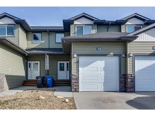 158 Hampton Close, Penhold, AB - Outdoor With Facade