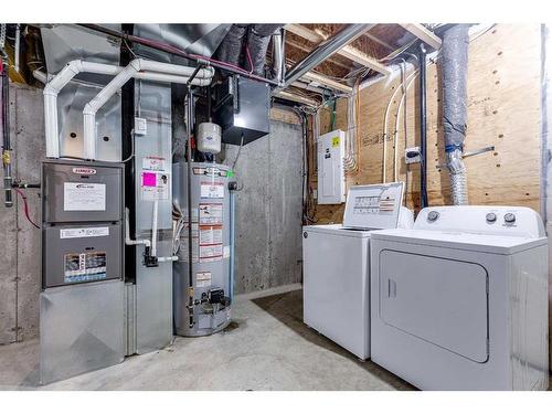 158 Hampton Close, Penhold, AB - Indoor Photo Showing Laundry Room