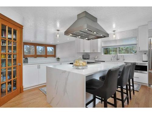 15 Rustic Crescent, Norglenwold, AB - Indoor Photo Showing Kitchen With Upgraded Kitchen