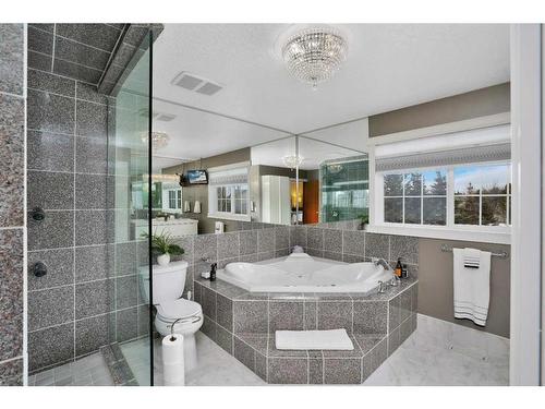 15 Rustic Crescent, Norglenwold, AB - Indoor Photo Showing Bathroom