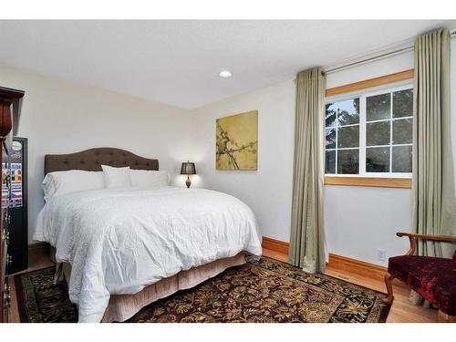 15 Rustic Crescent, Norglenwold, AB - Indoor Photo Showing Bedroom