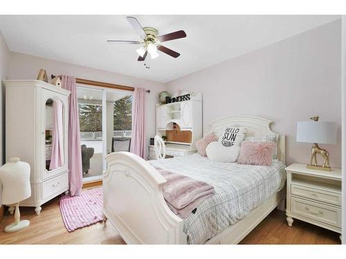 15 Rustic Crescent, Norglenwold, AB - Indoor Photo Showing Bedroom