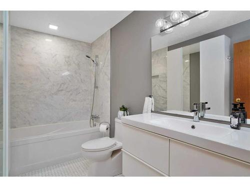 15 Rustic Crescent, Norglenwold, AB - Indoor Photo Showing Bathroom